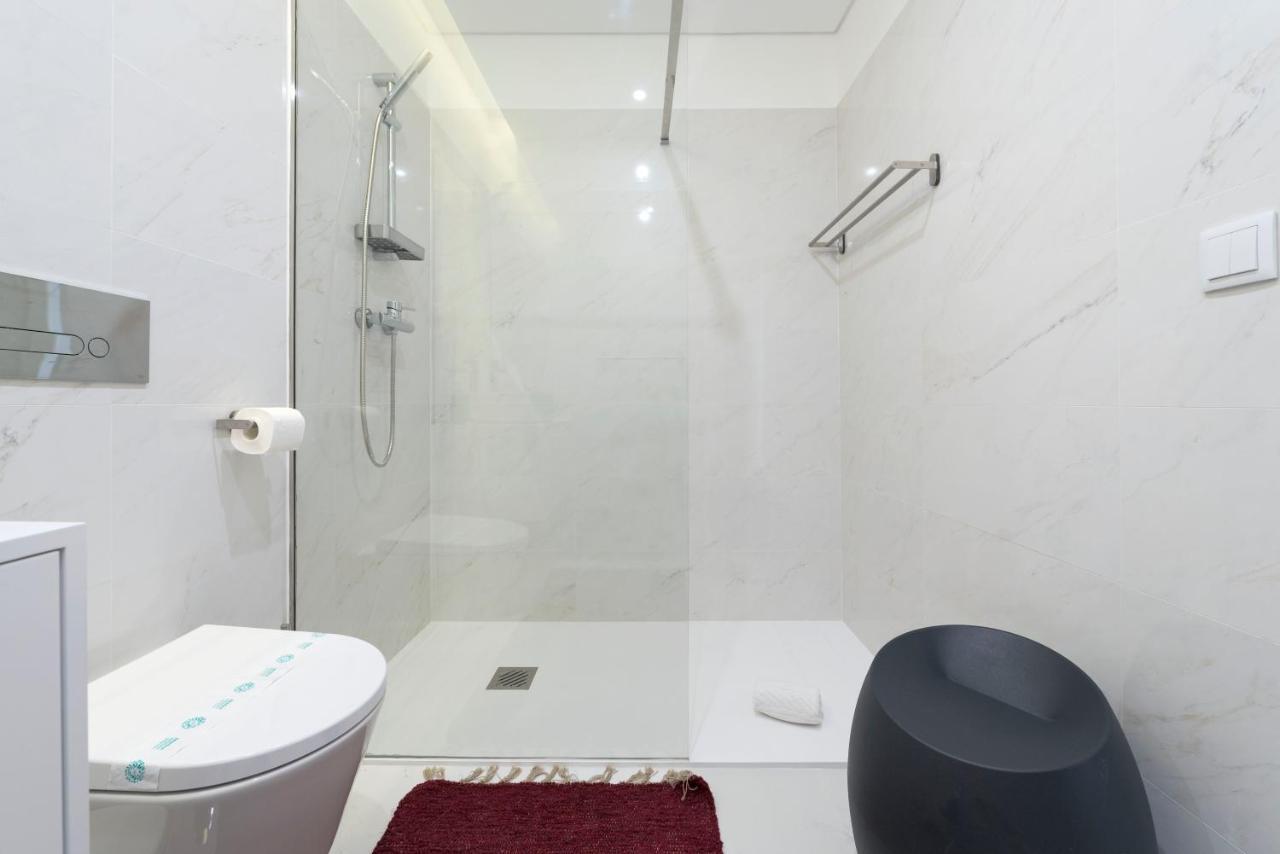 Lovelystay - Central Flat W/ Ac & Balcony Porto Exterior photo