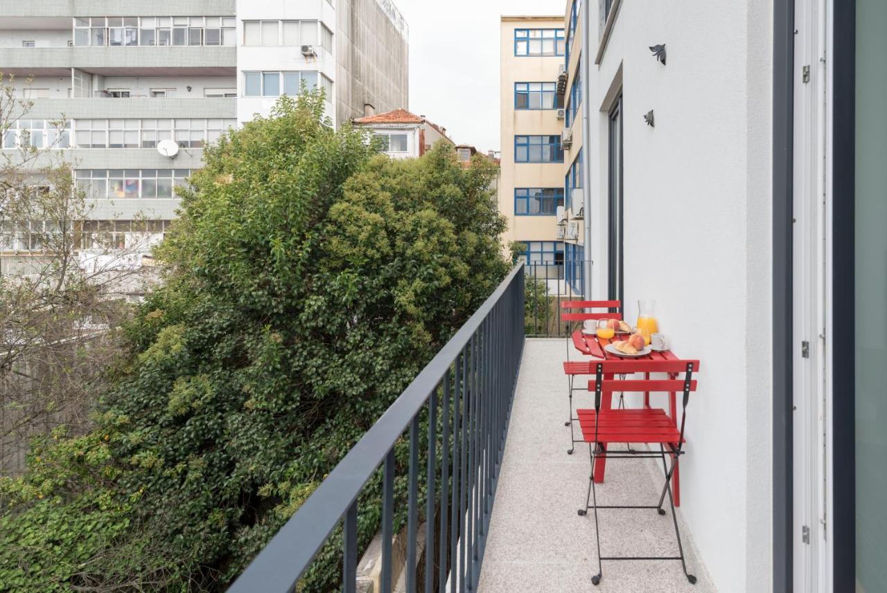 Lovelystay - Central Flat W/ Ac & Balcony Porto Exterior photo
