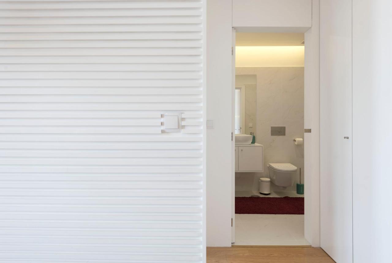 Lovelystay - Central Flat W/ Ac & Balcony Porto Exterior photo