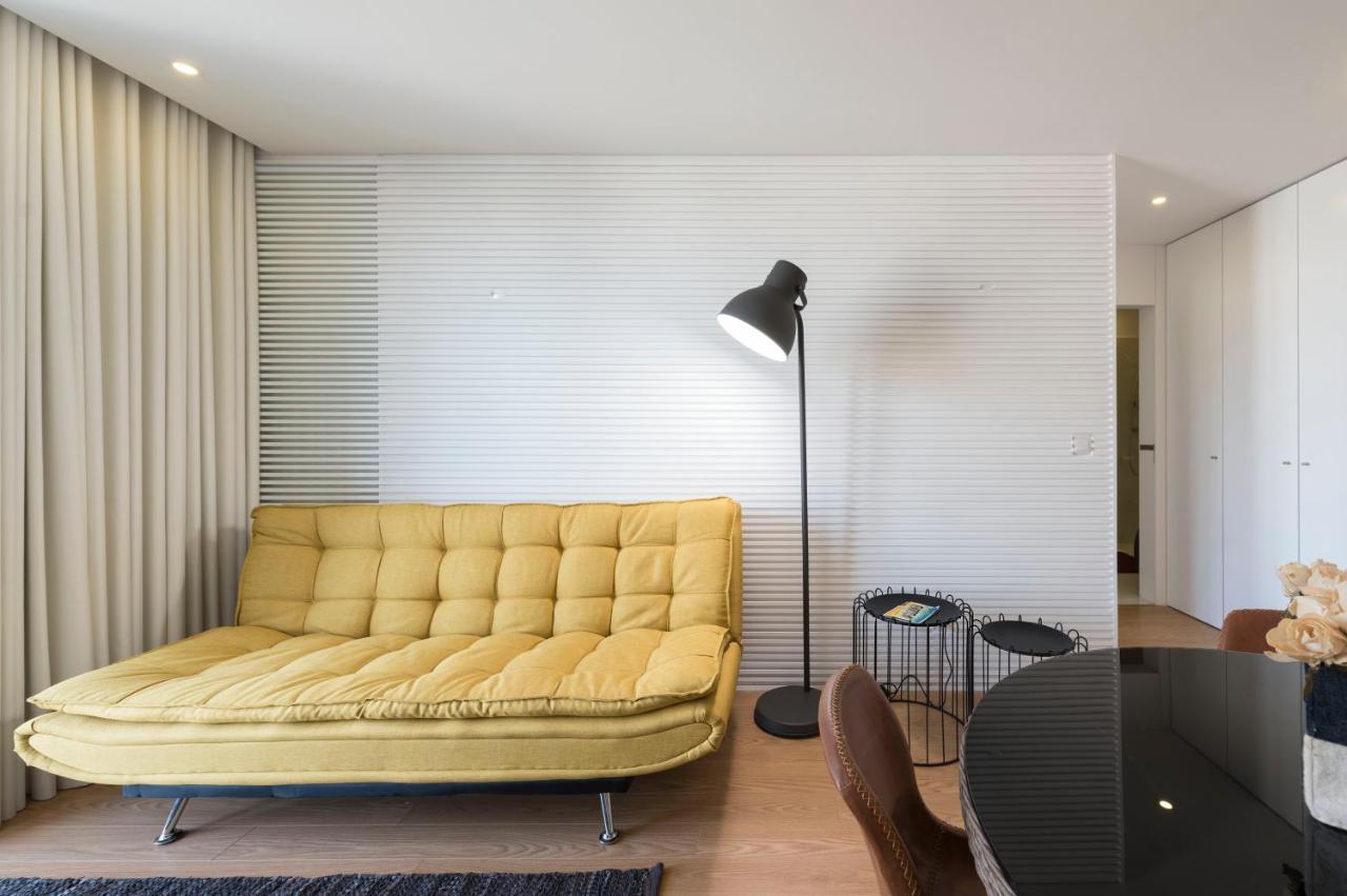 Lovelystay - Central Flat W/ Ac & Balcony Porto Exterior photo